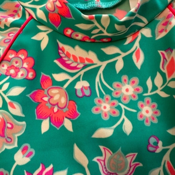 Boden Lot of 2 Rash guards Girls Size 4-5Y UPF40+ Beach Pool Swim Lessons PE - Picture 3 of 15